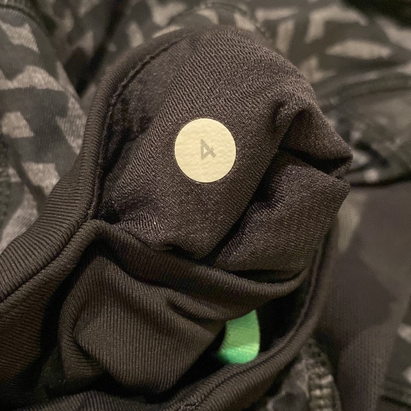 Lululemon Black Printed Mesh Back Leggings with Unique Print Size 4 - Picture 6 of 6